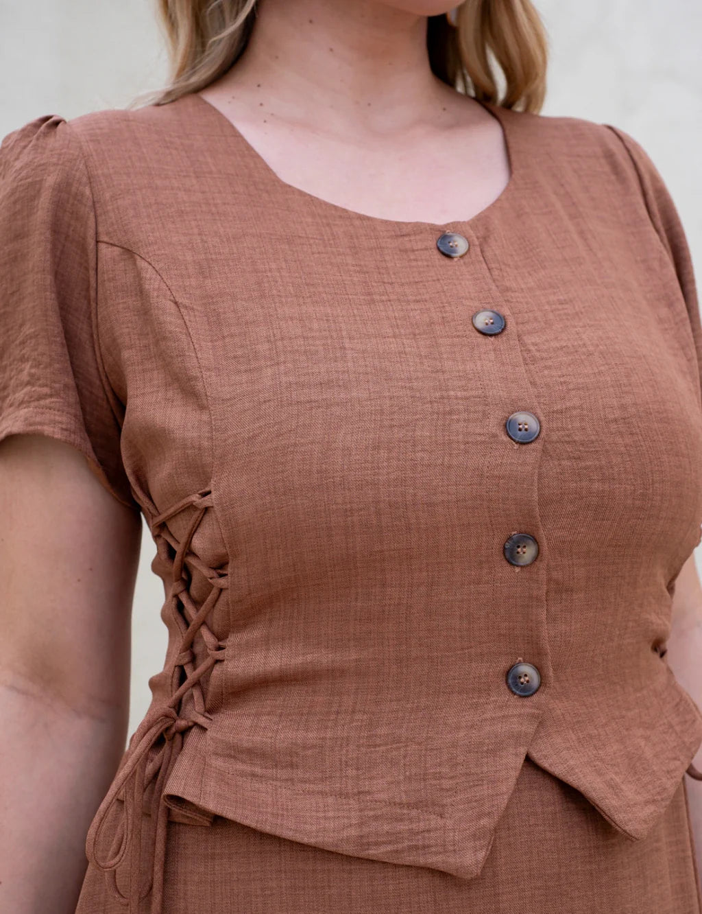 Vestido Longo Frente Com Botões Marrom Claro