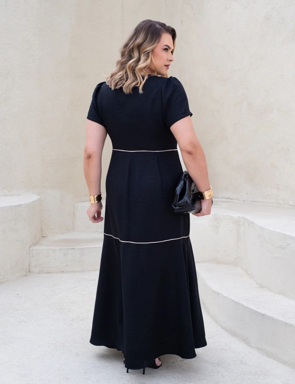 Vestido longo Com Detalhe Vivo Preto