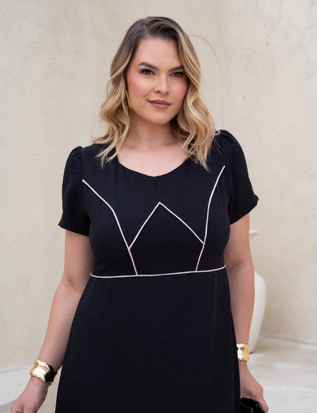 Vestido longo Com Detalhe Vivo Preto