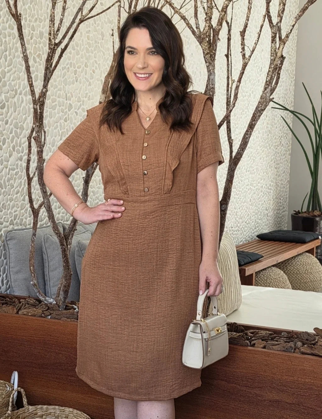 Vestido Midi Com Botão Dourado Marrom
